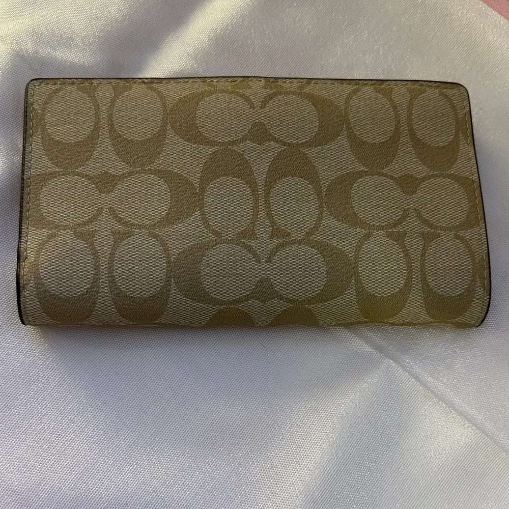 Coach Signature Slim Zip Wallet In Light Khaki/Chalk. NWTs